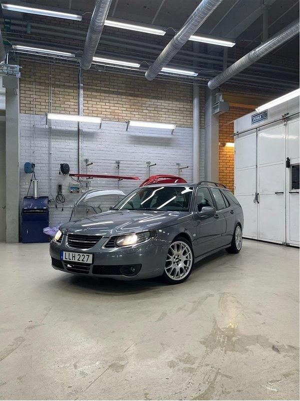 Grå Begagnad 2007 Saab 9-5 Vector Kombi | 29 000 kr (Marknadspris) - Bild 1/4