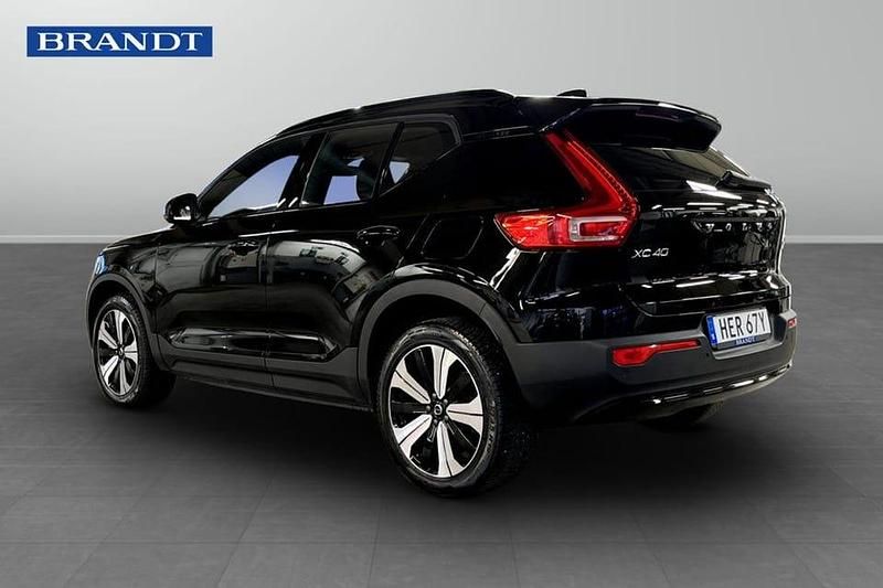Begagnad Volvo XC40 Core 175 kW (238 HK) 2023 Svart SUV