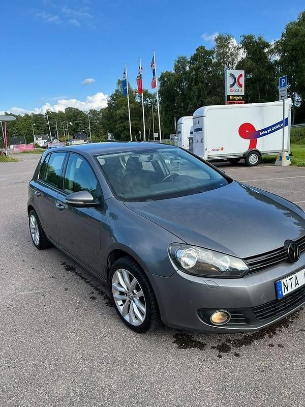 Begagnad VW Golf VI 102 HK (75 kW) 2011 Halvkombi