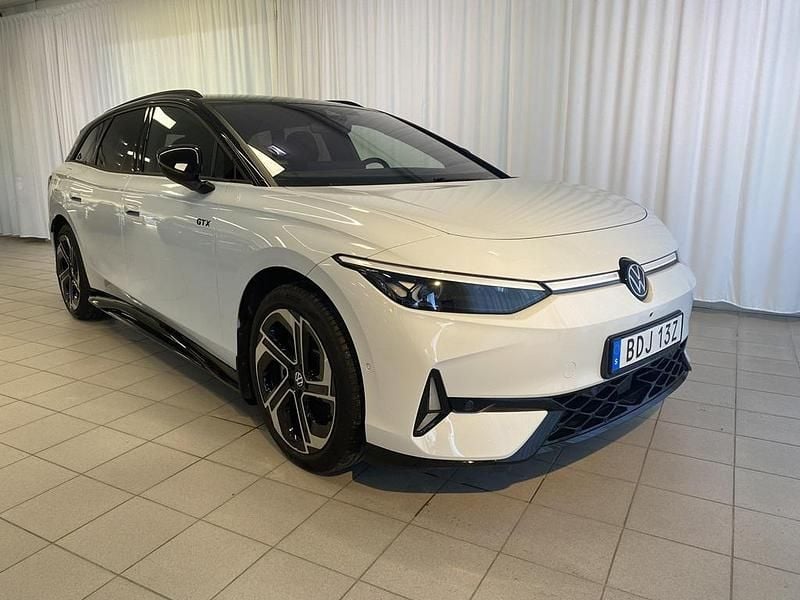 Vit Begagnad 2025 VW ID.7 GTX Kombi | 628 000 kr (Lite dyr) - Bild 1/4