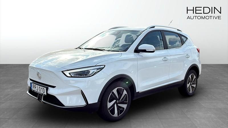 Vit (white) Begagnad 2022 MG ZS Comfort Sedan | 259 900 kr (Marknadspris) - Bild 1/4