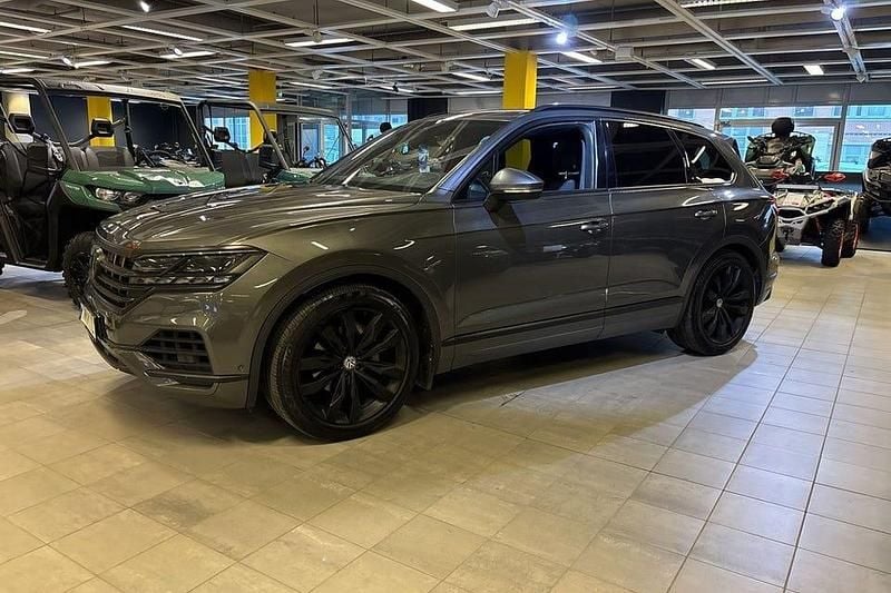Grå Begagnad 2019 VW Touareg Executive SUV | 389 900 kr (Dyr) - Bild 1/4
