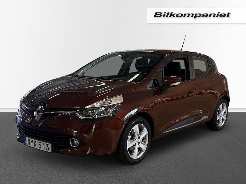 Brun Begagnad 2016 Renault Clio IV Dynamique Halvkombi | 99 500 kr (Marknadspris) - Bild 1/4