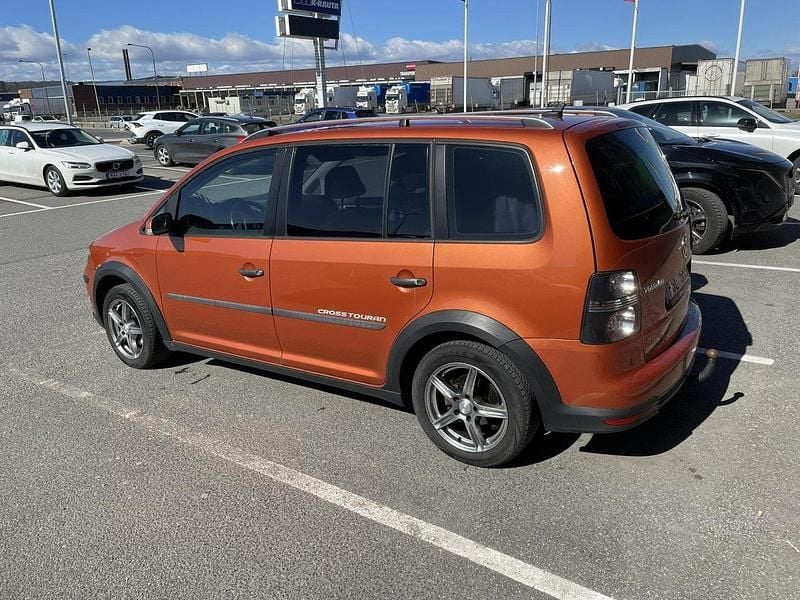 Brun Begagnad 2007 VW Touran Cross Minibuss | 37 500 kr (Superpris) - Bild 1/4