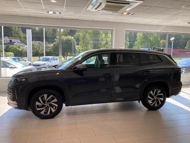 Grå Ny 2025 VW Tayron Life SUV | 523 500 kr (Marknadspris) - Bild 1/4