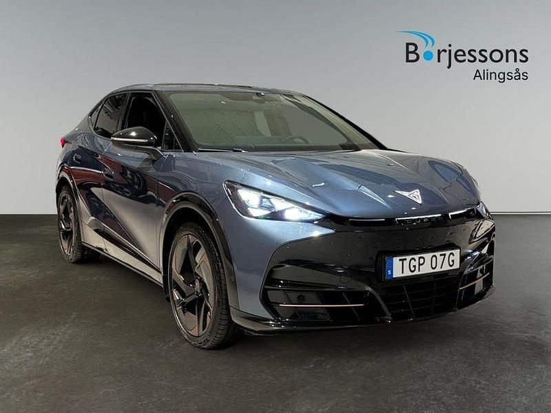 Mörkblå (blå) Begagnad 2024 Cupra Tavascan VZ SUV | 518 900 kr (Superpris) - Bild 1/4