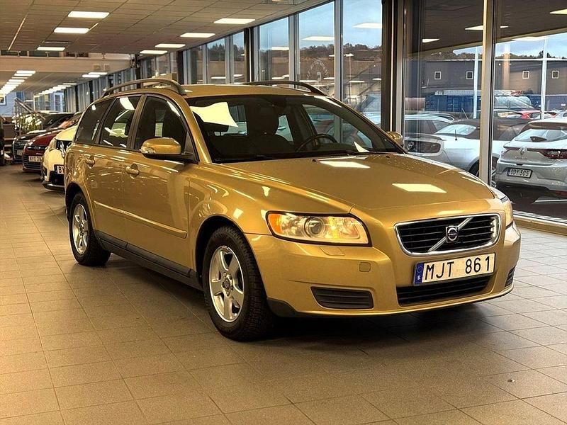 Ljusbrun (brun) Begagnad 2008 Volvo V50 Kinetic Kombi | 24 900 kr (Bra pris) - Bild 1/4