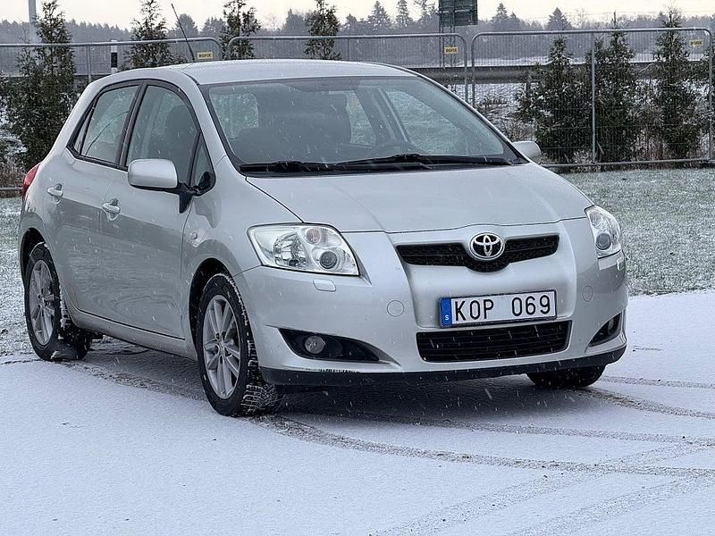 Silver Begagnad 2009 Toyota Auris Halvkombi | 67 900 kr (Marknadspris) - Bild 1/4