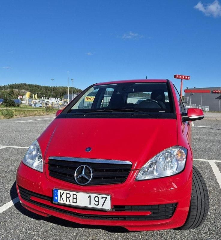 Röd Begagnad 2010 Mercedes A160 Halvkombi | 43 000 kr (Marknadspris) - Bild 1/4