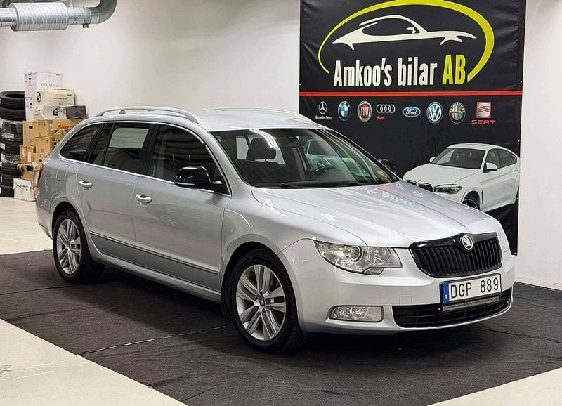 Silver Begagnad 2013 Skoda Superb Ambition Kombi | 59 900 kr (Superpris) - Bild 1/4