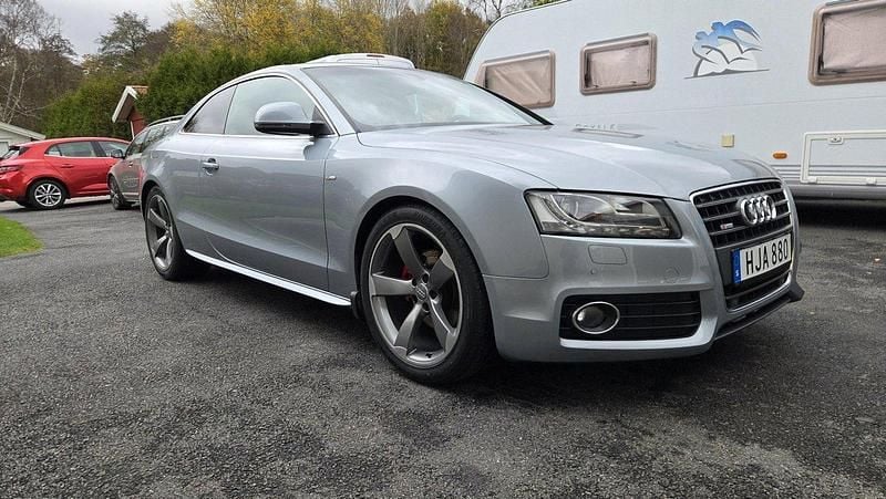 Blå Begagnad 2009 Audi A5 S-Line Sportkupé | 92 000 kr (Marknadspris) - Bild 1/4