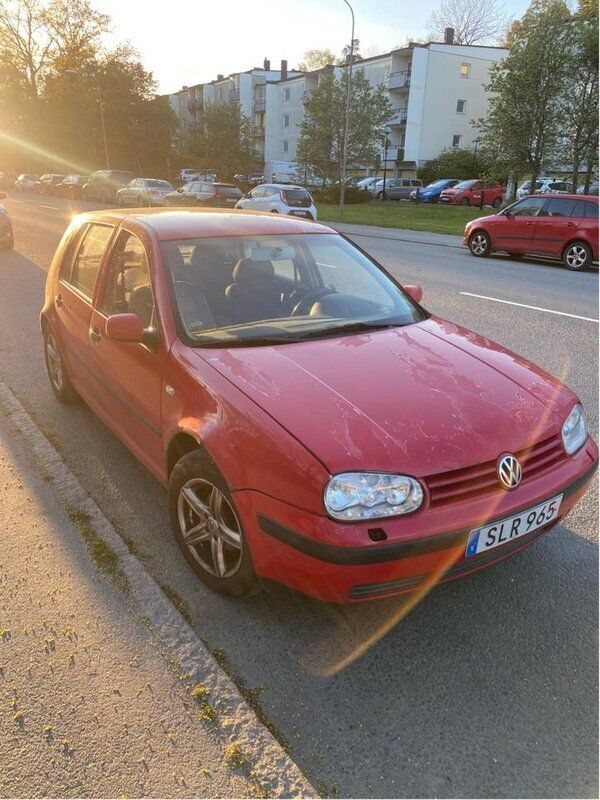 Röd Begagnad 2001 VW Golf IV Basis Halvkombi | 12 000 kr (Marknadspris) - Bild 1/4
