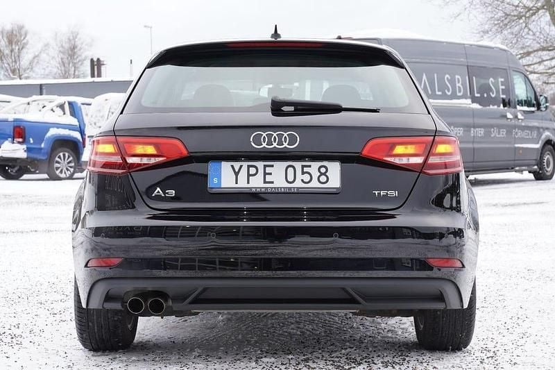 Begagnad Audi A3 150 HK (110 kW) 2018 Brilliantsvart Kombi