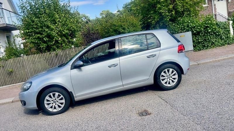 Begagnad VW Golf VI 102 HK (75 kW) 2011 Halvkombi