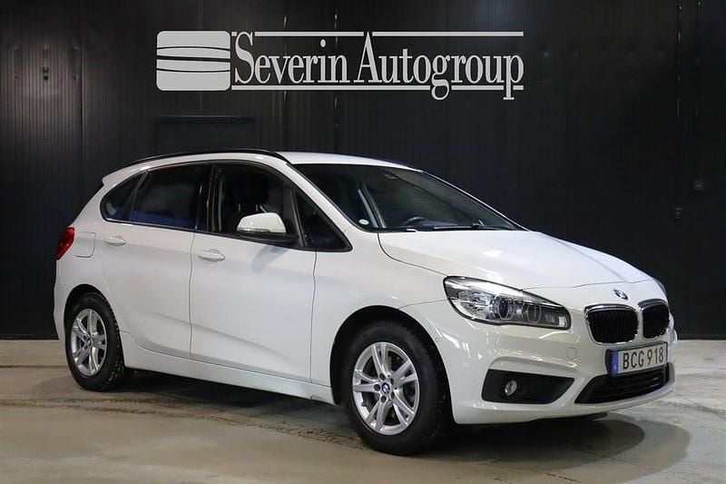 Vit Begagnad 2016 BMW 218 Active Tourer Advantage Minibuss | 149 000 kr (Marknadspris) - Bild 1/4