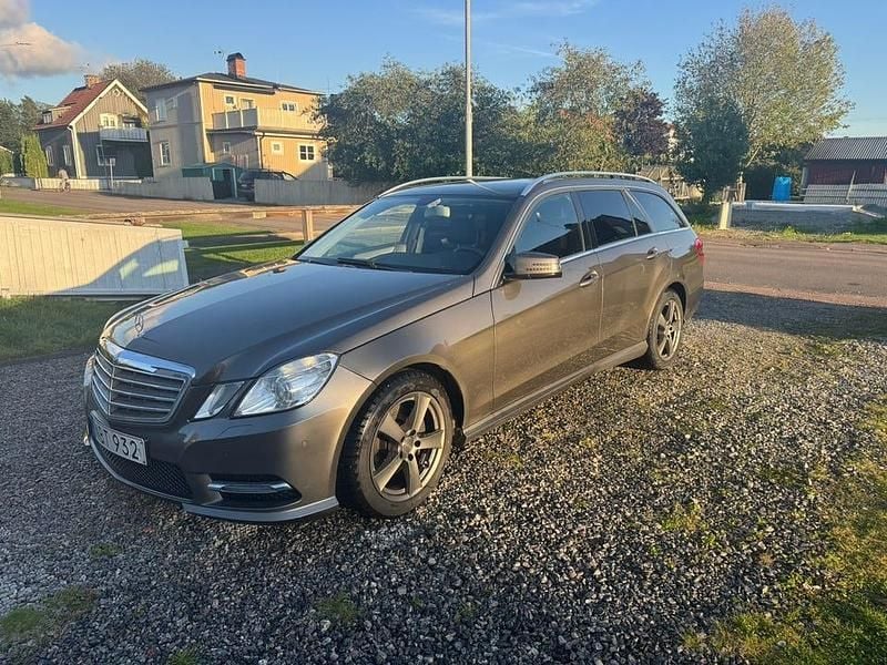 Begagnad 2013 Mercedes E220 Kombi | 99 900 kr (Bra pris) - Bild 1/4