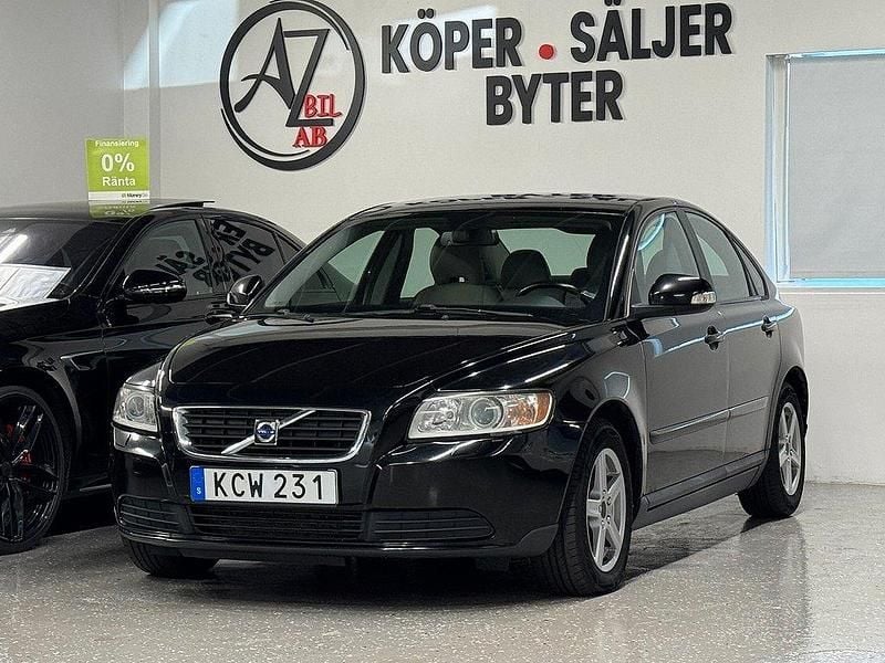 Svart Begagnad 2009 Volvo S40 Kinetic Sedan | 34 900 kr (Marknadspris) - Bild 1/4