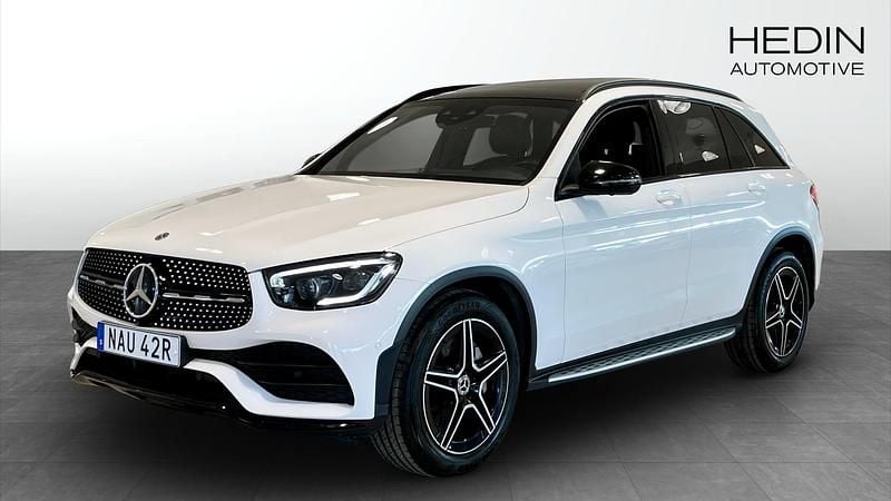 Vit (white) Begagnad 2019 Mercedes GLC300 AMG SUV | 369 900 kr (Superpris) - Bild 1/4