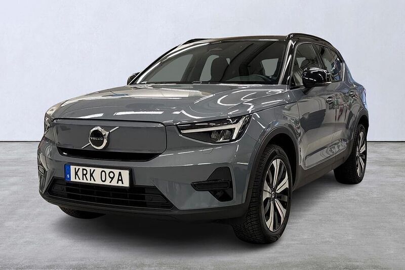 Grå Begagnad 2022 Volvo XC40 Core SUV | 379 900 kr - Bild 1/4