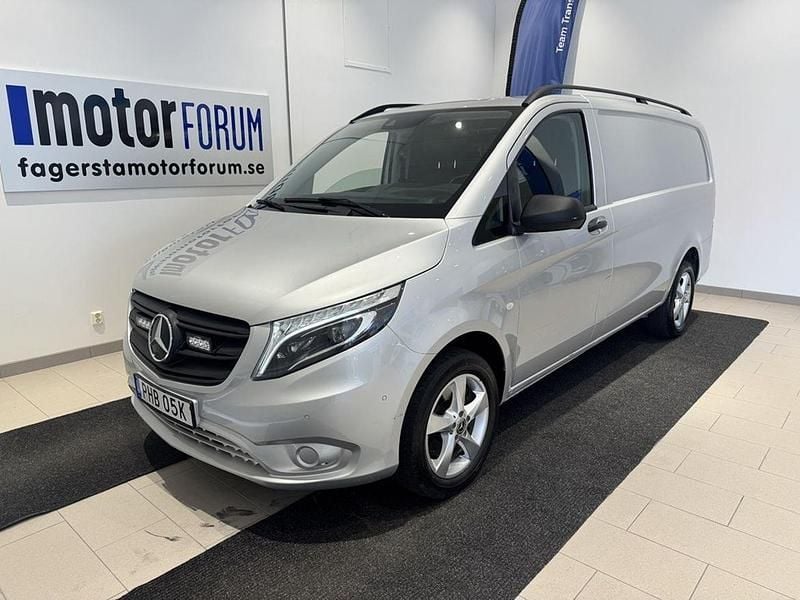 Silver Begagnad 2022 Mercedes Vito Minibuss | 454 900 kr (Marknadspris) - Bild 1/4