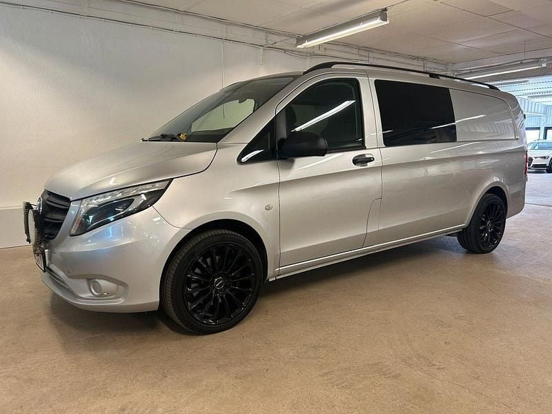 Silver (silver met) Begagnad 2021 Mercedes Vito Minibuss | 425 000 kr (Lite dyr) - Bild 1/4