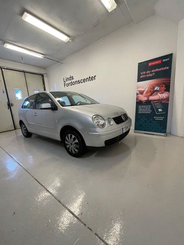 Silver Begagnad 2001 VW Polo Halvkombi | 15 000 kr (Marknadspris) - Bild 1/4