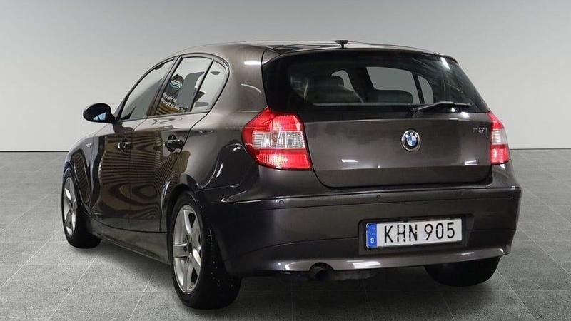 Begagnad BMW 118 Advantage 129 HK (94 kW) 2007 Brun Halvkombi