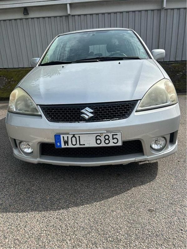 Brun Begagnad 2005 Suzuki Liana Halvkombi | 17 500 kr (Marknadspris) - Bild 1/4