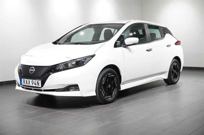Vit Begagnad 2023 Nissan Leaf Acenta Halvkombi | 198 800 kr (Bra pris) - Bild 1/4