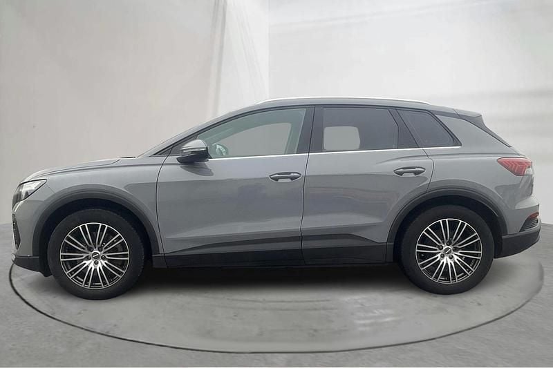 Begagnad Audi Q4 e-tron 150 kW (204 HK) 2024 Grå SUV