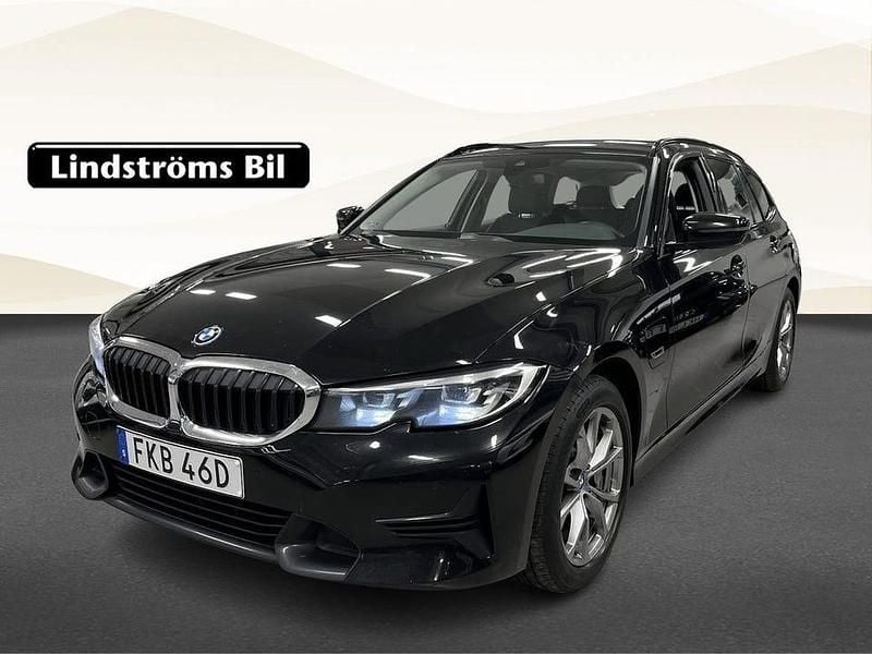 Svart Begagnad 2022 BMW 330 Sport Line Kombi | 274 900 kr (Marknadspris) - Bild 1/3