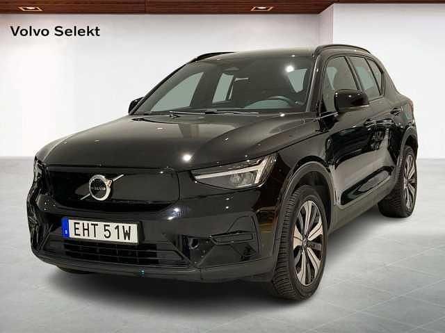 Svart Begagnad 2023 Volvo XC40 Core SUV | 319 000 kr (Marknadspris) - Bild 1/4