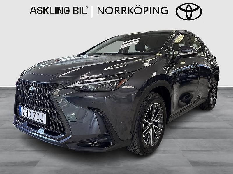 Grå Begagnad 2024 Lexus NX350h SUV | 439 000 kr (Marknadspris) - Bild 1/3