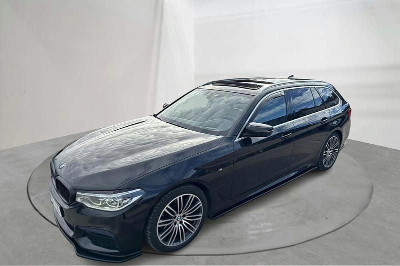 Svart Begagnad 2020 BMW 530 M Sport Kombi | 284 000 kr (Superpris) - Bild 1/4