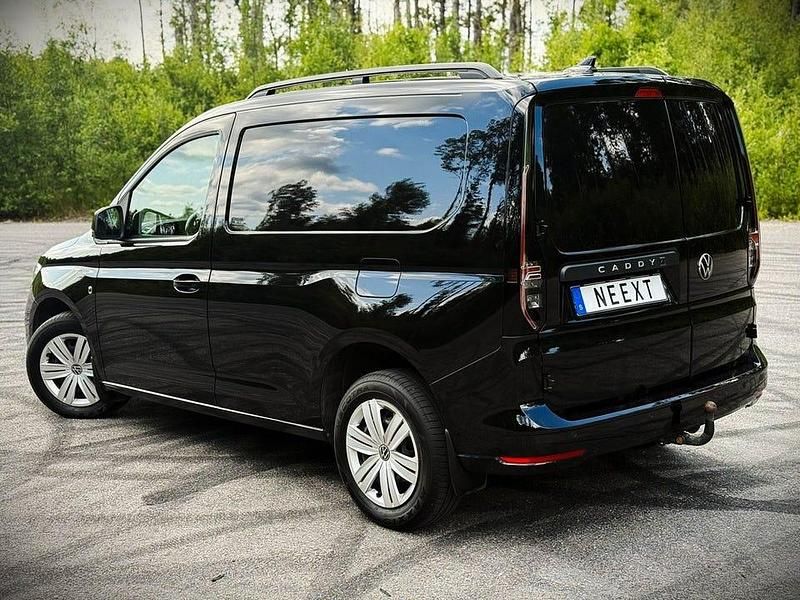 Begagnad VW Caddy 75 HK (55 kW) 2023 Svart Minibuss