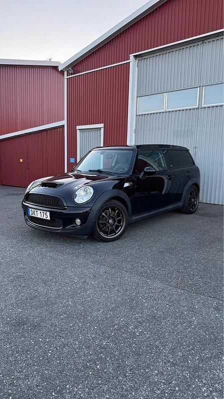 Svart Begagnad 2010 Mini Cooper S Clubman Kombi | 59 900 kr (Dyr) - Bild 1/4
