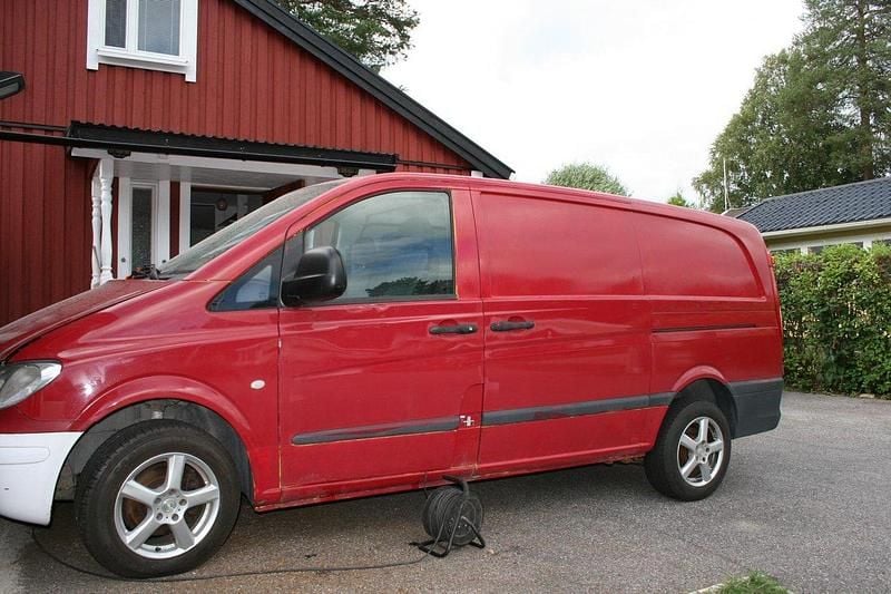 Röd Begagnad 2007 Mercedes Vito Minibuss | 43 000 kr (Lite dyr) - Bild 1/4