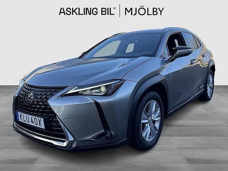 Ljusgrå Begagnad 2019 Lexus UX 250h SUV | 245 000 kr (Bra pris) - Bild 1/4