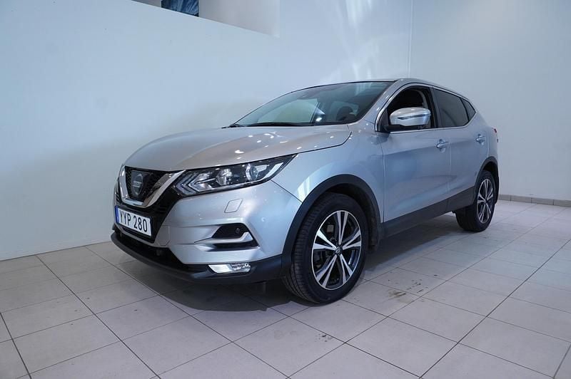 Begagnad Nissan Qashqai N-Connecta 116 HK (85 kW) 2017 Silver SUV