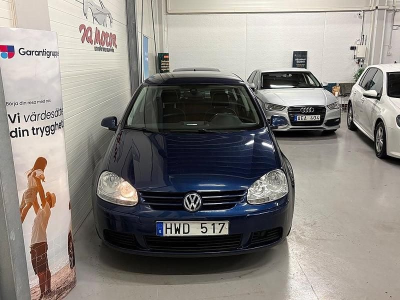 Begagnad VW Golf VI Trendline 102 HK (75 kW) 2008 Mörkblå Halvkombi