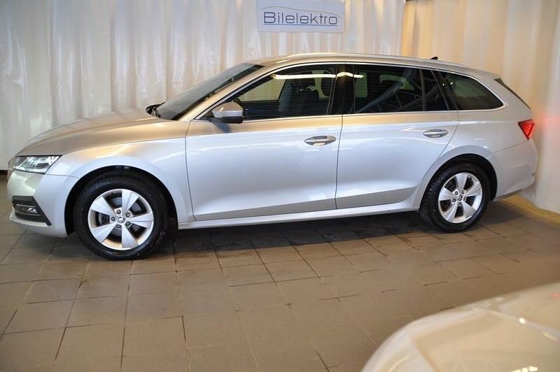 Begagnad Skoda Octavia 150 HK (110 kW) 2022 Silver Kombi