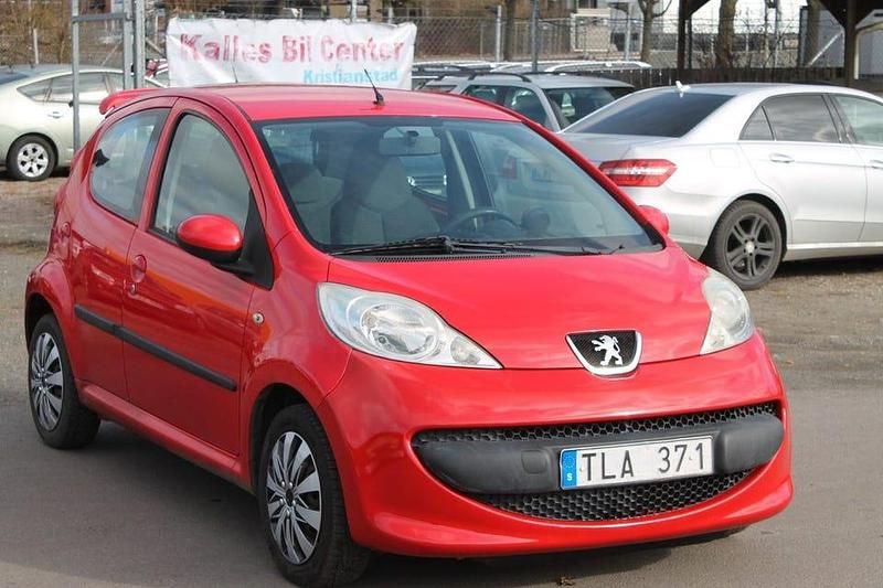 Röd Begagnad 2007 Peugeot 107 Halvkombi | 21 999 kr (Marknadspris) - Bild 1/4