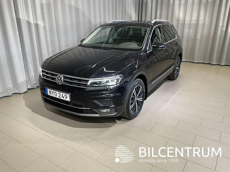 Svart Begagnad 2019 VW Tiguan Highline SUV | 249 900 kr (Marknadspris) - Bild 1/4