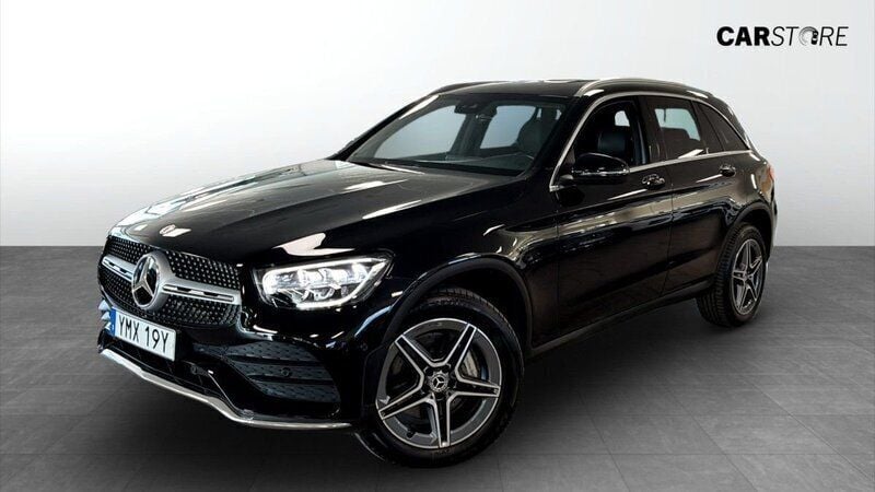 Svart (black) Begagnad 2022 Mercedes GLC300e AMG line SUV | 489 900 kr (Marknadspris) - Bild 1/4