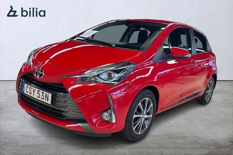 Röd Begagnad 2019 Toyota Yaris Halvkombi | 169 900 kr (Marknadspris) - Bild 1/3