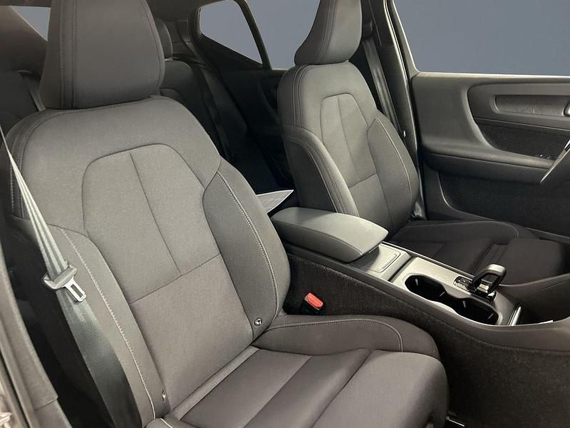 Grå Begagnad 2025 Volvo EX40 Performance SUV | 529 000 kr (Marknadspris) - Bild 1/1