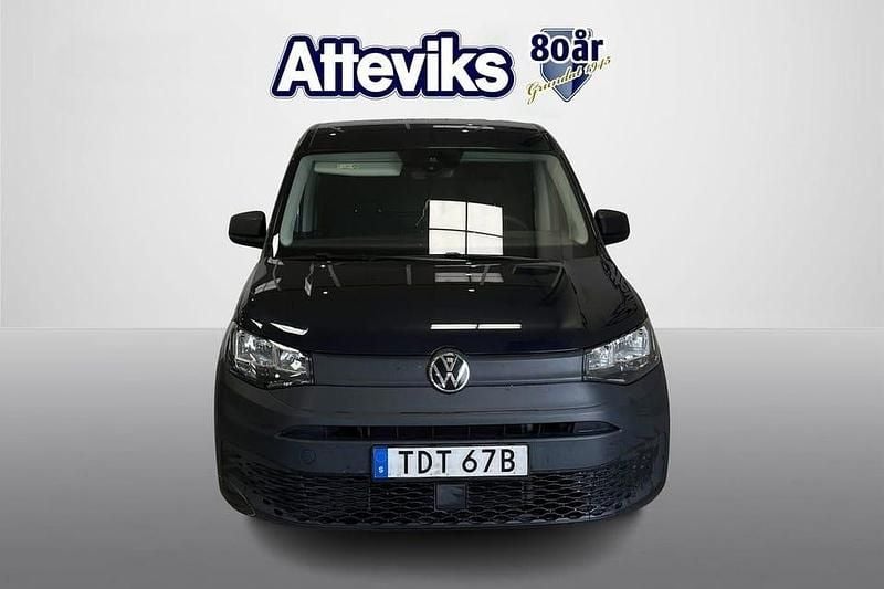 Blå Begagnad 2022 VW Caddy Minibuss | 209 000 kr (Marknadspris) - Bild 1/4