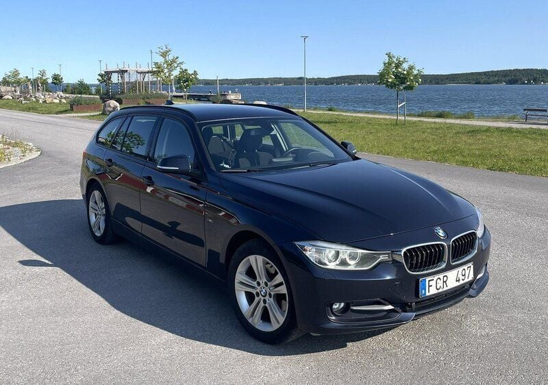 Blå Begagnad 2014 BMW 320 Sport Line Kombi | 125 000 kr (Bra pris) - Bild 1/4