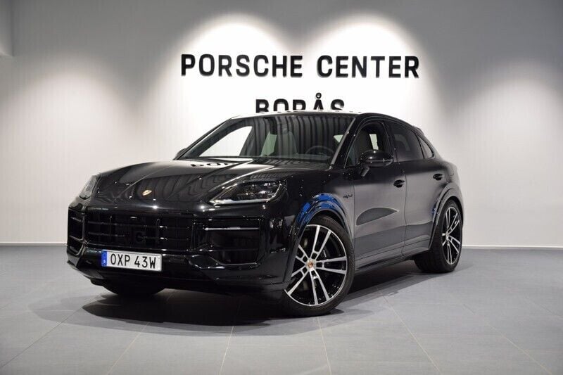 Svart (black) Ny 2025 Porsche Cayenne SUV | 1 558 500 kr (Marknadspris) - Bild 1/4