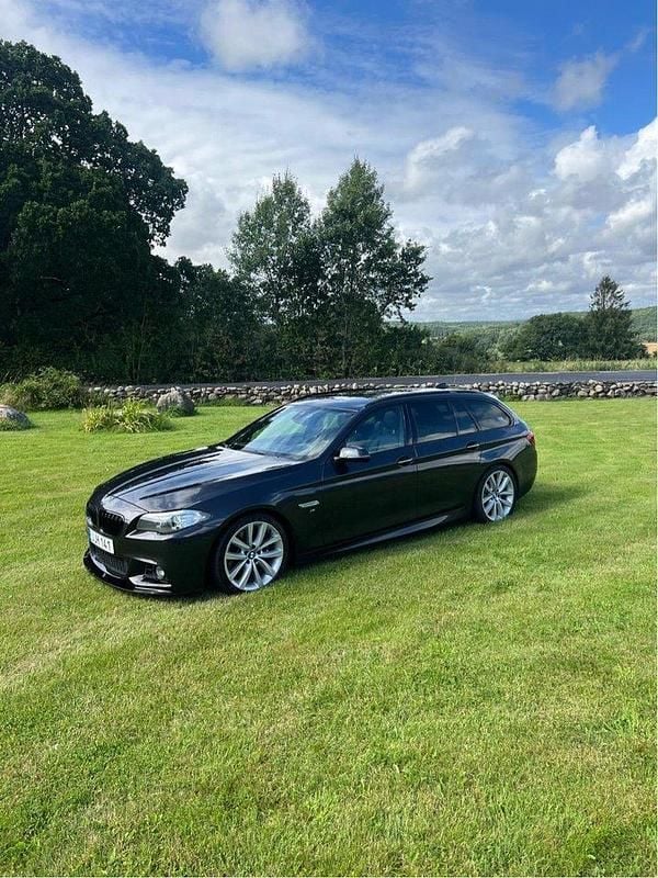 Grå Begagnad 2014 BMW 530 M Sport Kombi | 210 000 kr (Lite dyr) - Bild 1/4